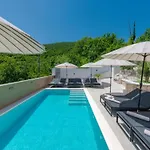 Eden - Six Bedroom