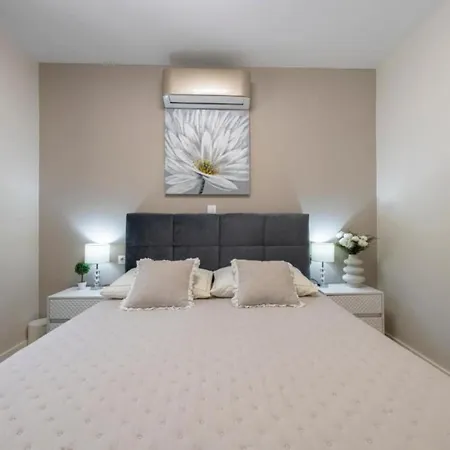 Eden - Six Bedroom Vila *