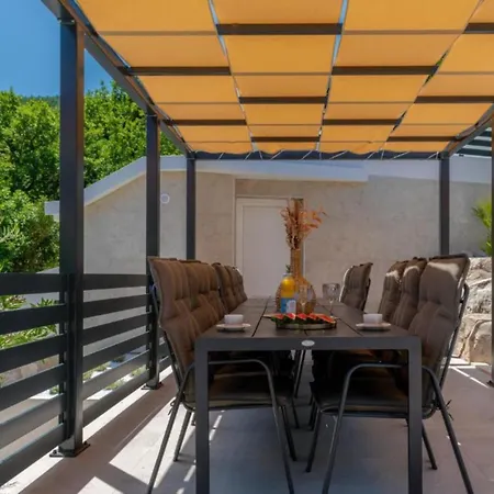 Eden - Six Bedroom Villa